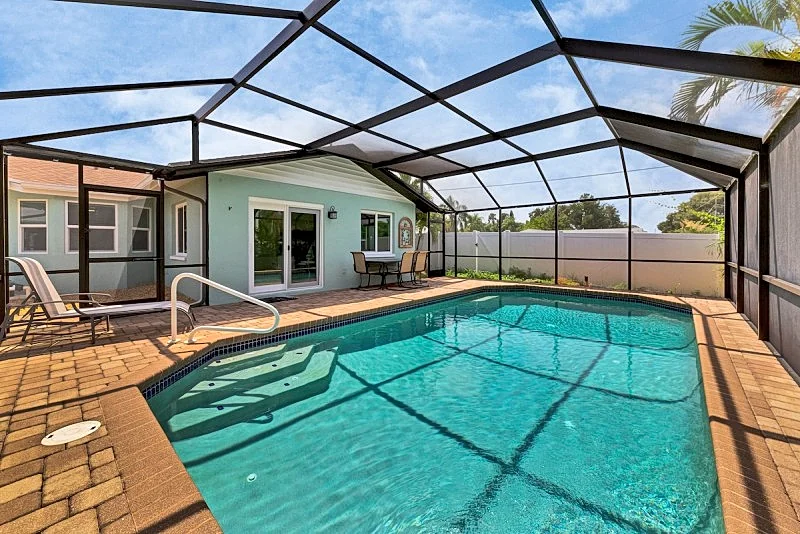 UNWIND IN PRIVATE, HEATED POOL! OR SUN AND FUN AT NEARBY BEACHES!