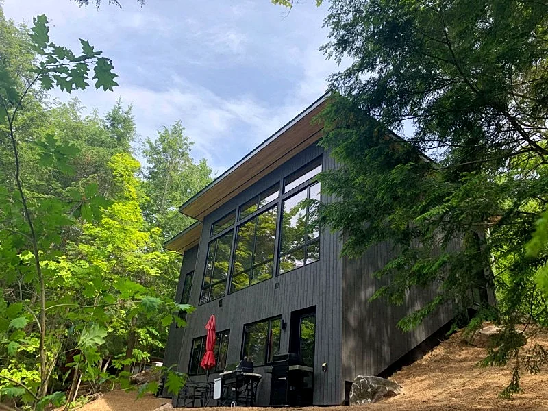 Beautiful & Stylish Waterfront Cottage #366 on Lake of Bays