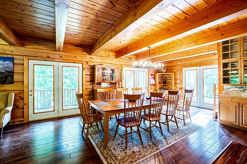 Impressive and Spacious Lakefront Cottage #629, Colbourne Lake