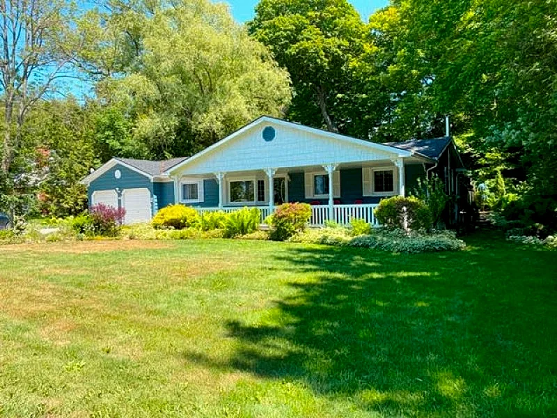 Better At The Beach House Cozy Cottage #1726 on Lake Huron