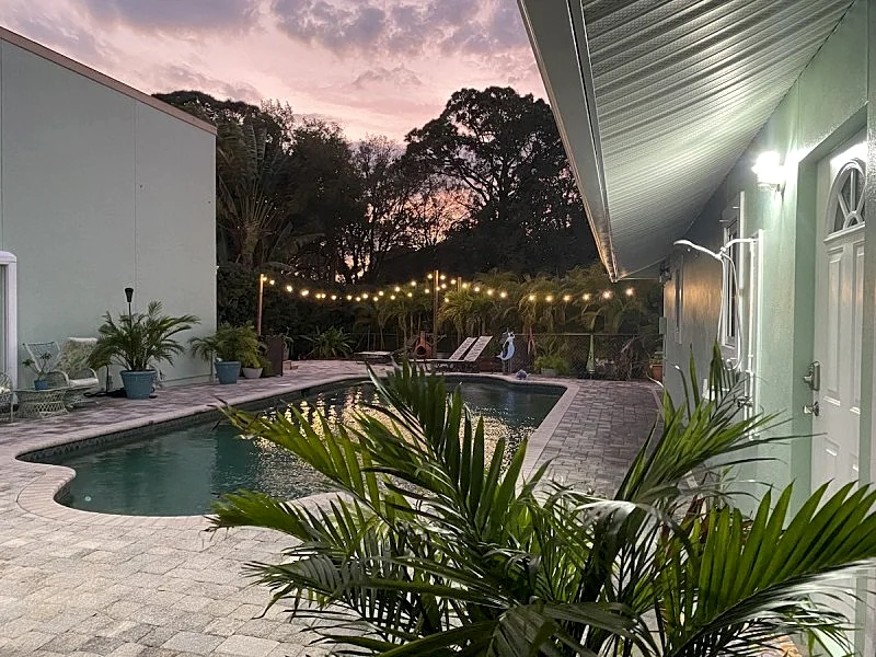 Near Beaches, Pool, Paradise Awaits, Adult Only “The Blue Room”