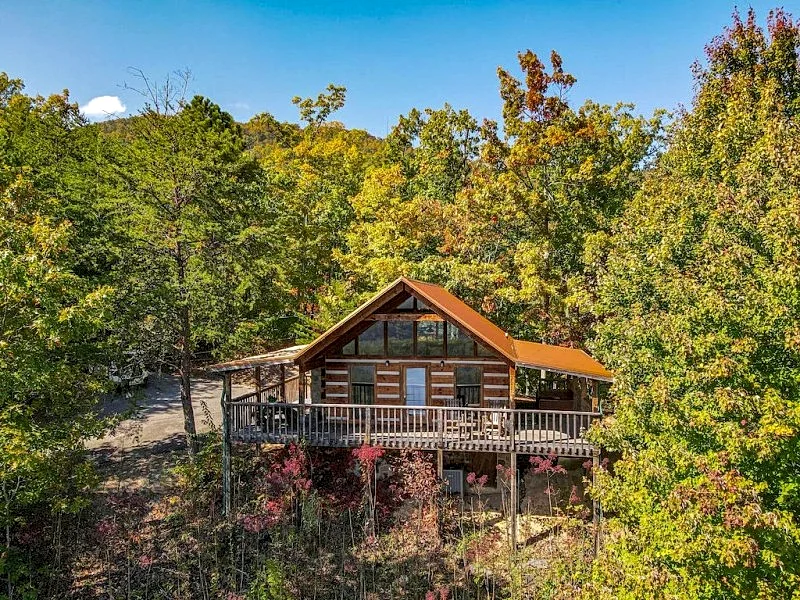 Gorgeous View, Private Studio Log Cabin, Hot Tub, Sleeps 2, 1 Bathroom, GSMNP
