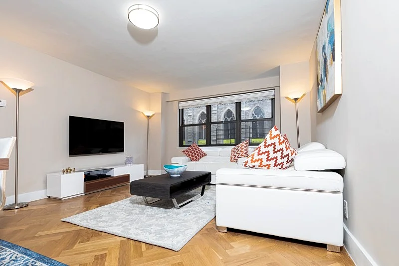 UPPER EAST SIDE - 3 BEDROOMS / 2.5 BATHROOMS
