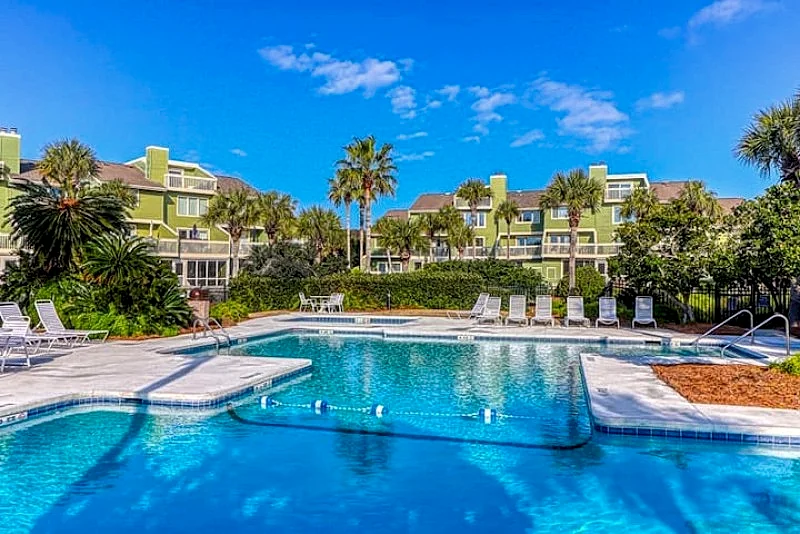 Incredible 1 Bedroom Condo, Renovated, Steps from Beach