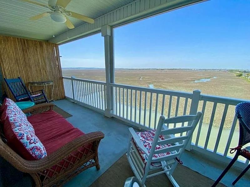 Marshwinds 1K- River & Marsh Views Screen Porch, Short Distance to Beach