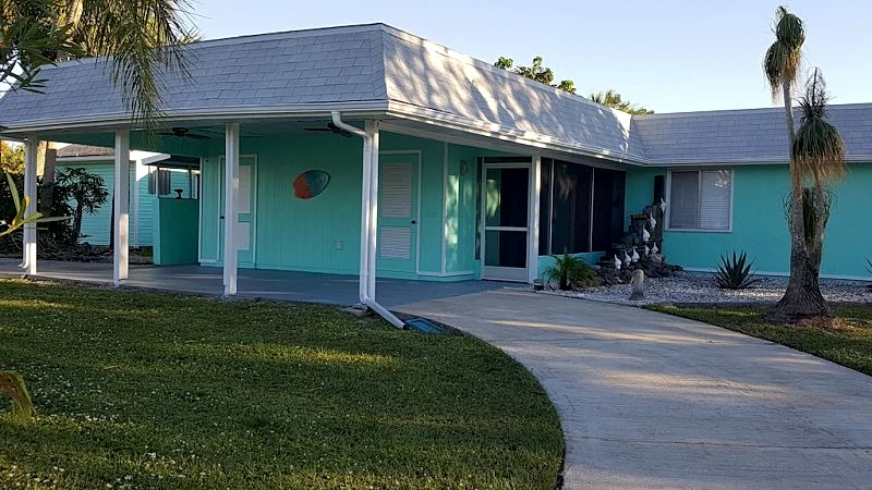 Gulf Access In A Very Desired Area (Murdock) Walking Distance To Everything