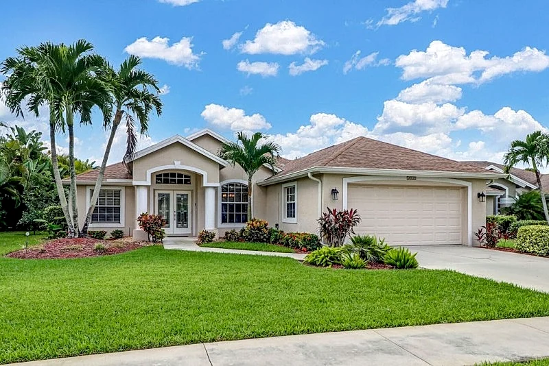 Charming Villa, Private Pool, Bikes, All Amenities.