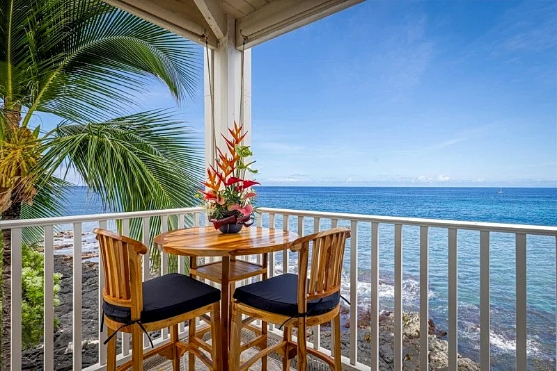 Experience oceanfront luxury at Hale Kona Kai 301, a perfect getaway