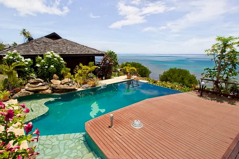 Beautiful Oceanfront bungalow with Infinity Pool!