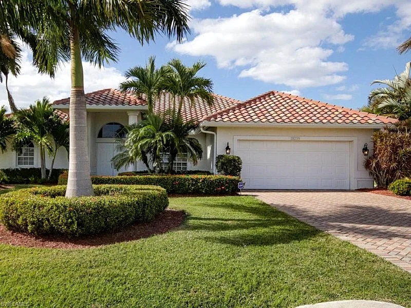 Gorgeous Executive Pool & Spa Home in Golf Course Gated Community !