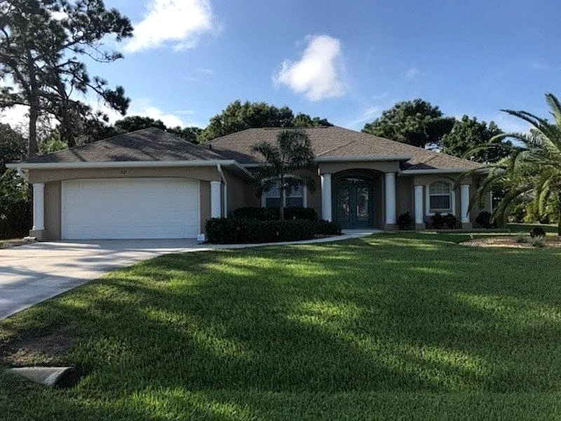 BEAUTIFUL SPACIOUS, CLEAN, 3 BED, 3 BATH, LARGE HEATED POOL- NO HURRICANE DAMAGE