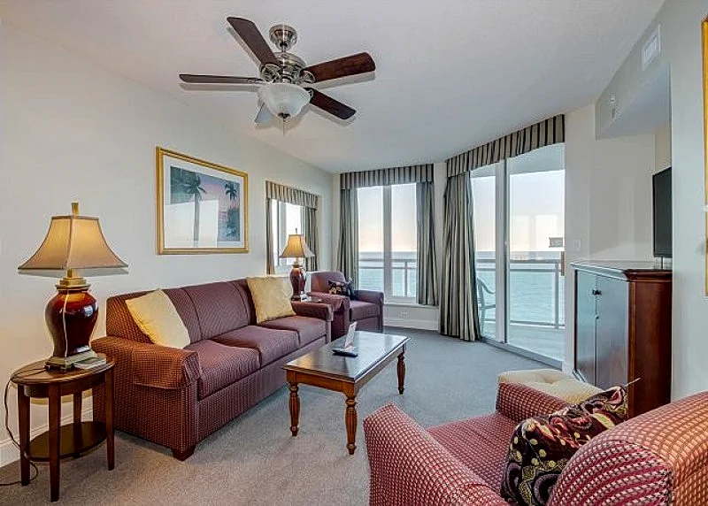 Spacious oceanfront, corner unit + FREE DAILY ACTIVITIES!