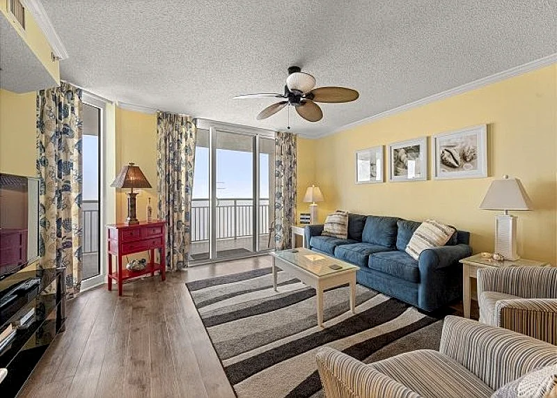 Beautiful oceanfront condo, high end furnishings + FREE DAILY ACTIVITIES