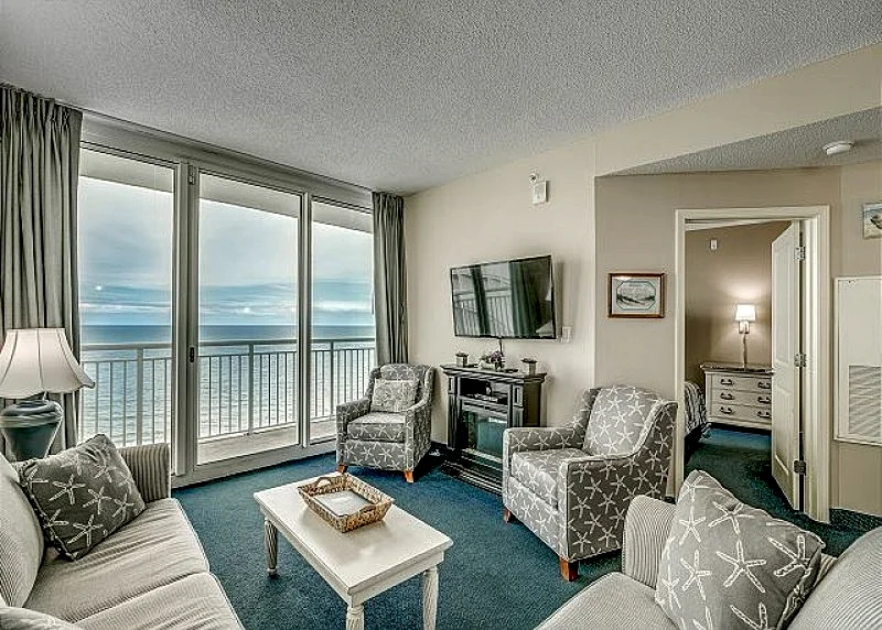 Oceanfront, corner end unit at a great resort + FREE DAILY ACTIVITIES!