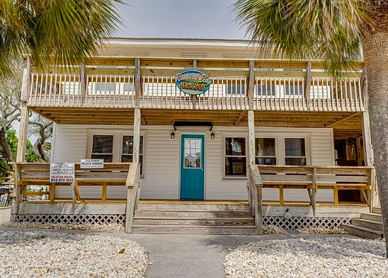 Newly Refurbished Beach House w/Pool & Hot Tub + FREE DAILY ACTIVITIES!!