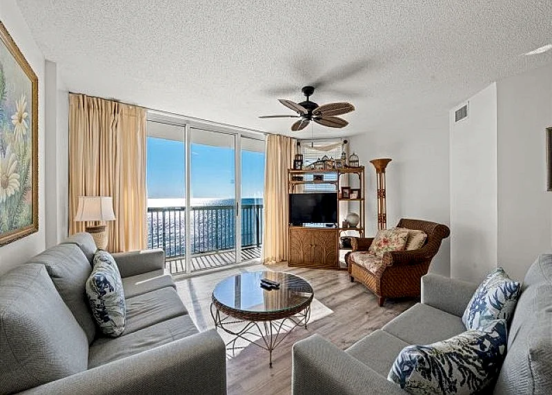 Spacious Oceanfront condo, great amenities + FREE DAILY ACTIVITIES