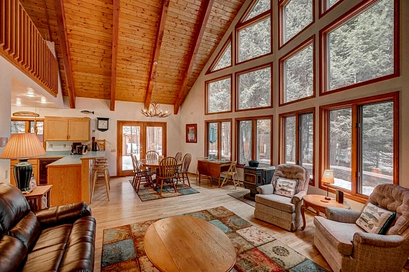 4Bd - Game rm - Walk to Beach & Parks - walk to free McCall transport - Huckleberry Hytte