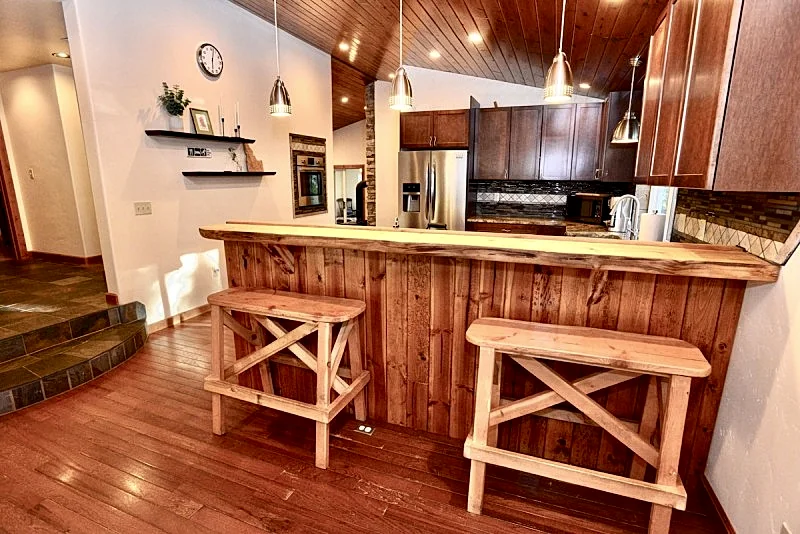 Bearadise - Pet friendly - Walk to Downtown McCall - Hot Tub - WiFi - Sleeps 10