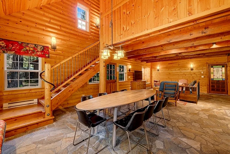 Rocky Shore Escape: Neighborhood Beach, Pool Table, West Shore of Payette Lake