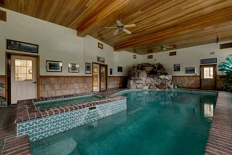 Seasons at McCall - Indoor Pool - Game Room - Outdoor Hot Tub - Bar room - Pool table