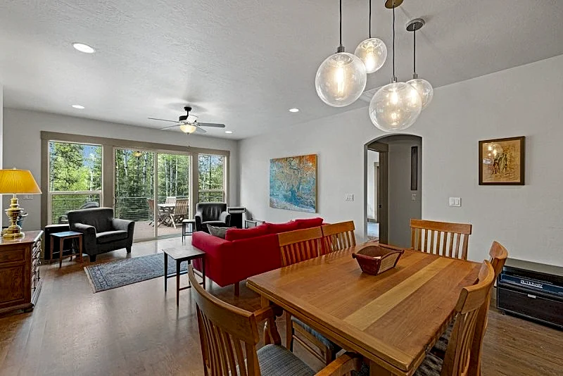 New! Lilac Lodge - Retreat close to downtown and golf course