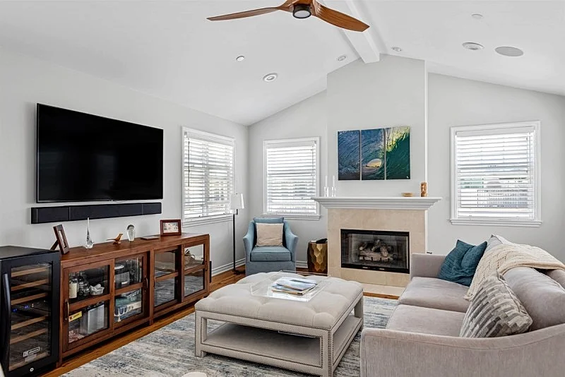 Sunny Townhome Just a Short Stroll to the Beach in Beautiful Manhattan Beach! - SCVR