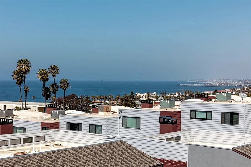 Elegant Ocean View Townhome in the Heart of Hollywood Riviera, Near Redondo Beach