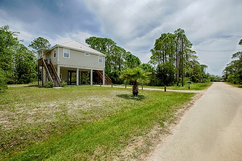 The Wahoo, Dog Friendly Vacation Home, Secluded and Quiet - St. George Island