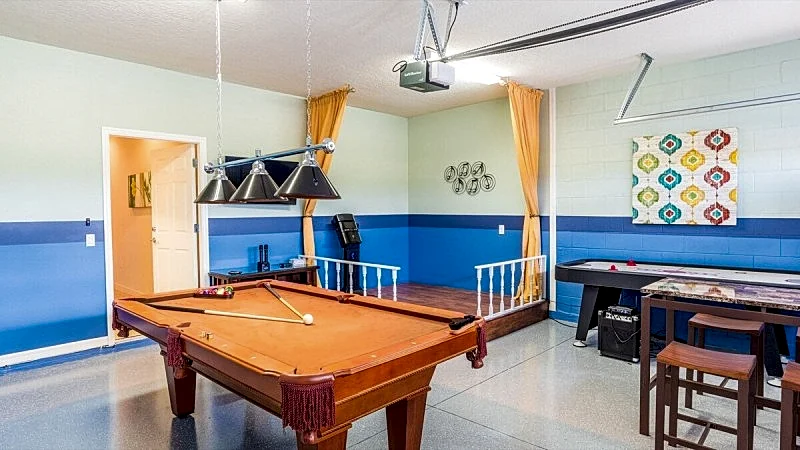 Windsor Westside Vacation Resort 7 Bedroom Home with Game Room