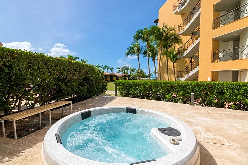 BEACHFRONT- EAGLE BEACH - OCEANIA RESORT - Coral Sea Garden 3BR condo- P116