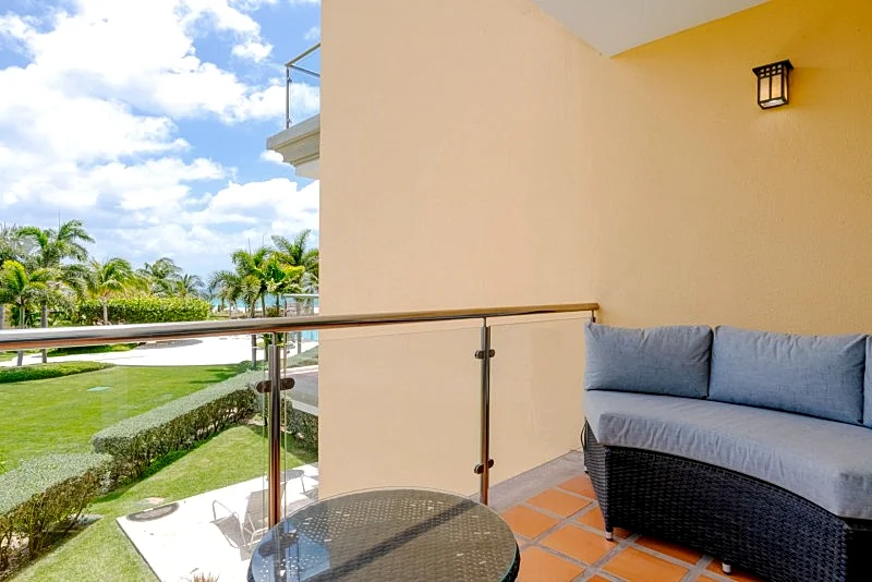 BEACHFRONT- EAGLE BEACH - OCEANIA RESORT - Superior View 3BR condo - E225