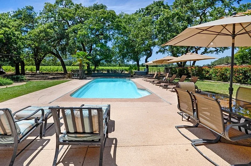 Vineyard Views, Pool Hot Tub, Sleeps 12, 4BR/3BA