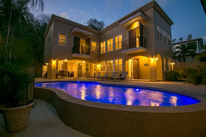 New Custom Home Perfect for Group Vacations! Private Pool, Walk to Beach, WiFi