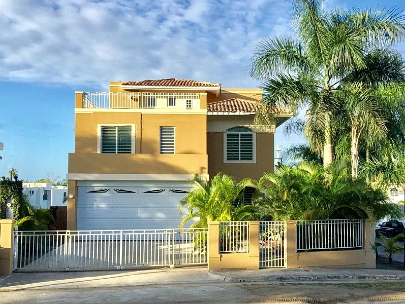 Best Location! Home Steps to Beach & Restaurants! Private Pool, WiFi, Ocean View