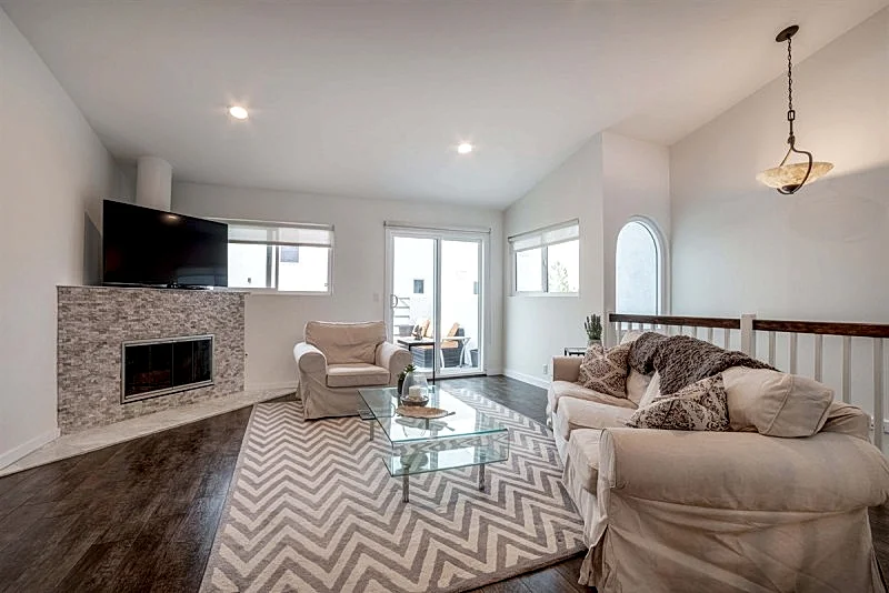 Ocean View 3-Bedroom Townhome in Hermosa Beach with A/C & Spacious Furnished Deck