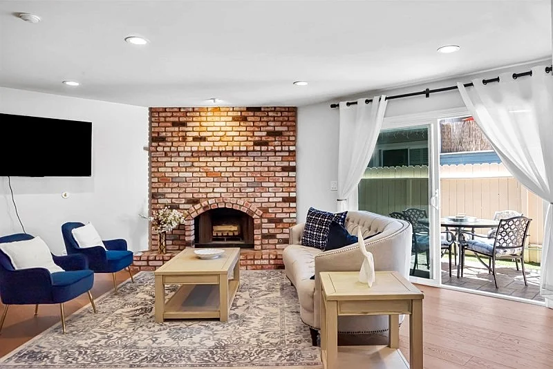 Remodeled 2BR/2.5BA Townhome in Prime Redondo Beach with Garage & Patio