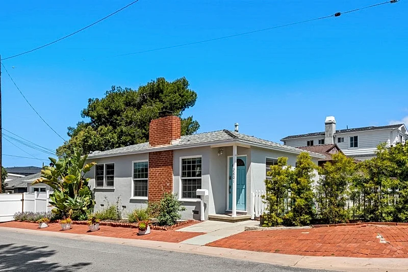 Cozy Furnished Cottage Near Downtown Manhattan Beach & Scenic Greenbelt