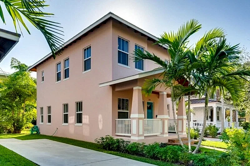 PINK HOUSE | MODERN 3BD/3BA | PARKING & PORCH - WPB