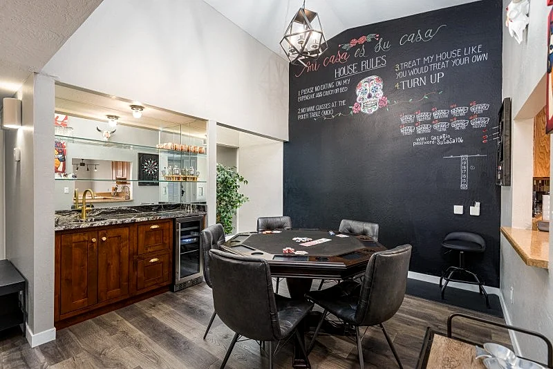 Near OLD TOWN, LARGE Outdoor Space, Pool, Poker Table, Darts, Bar, Smoker