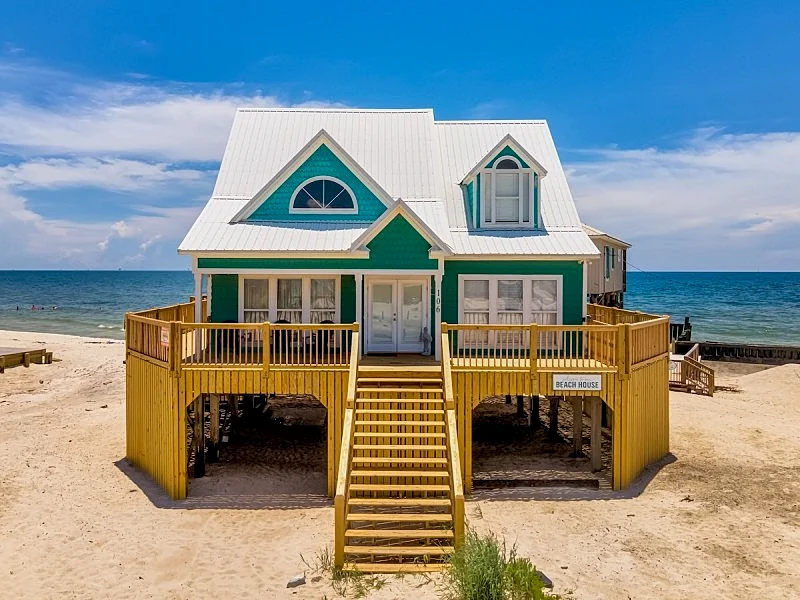 Gorgeous views, on the beach, huge deck! - The Boat House