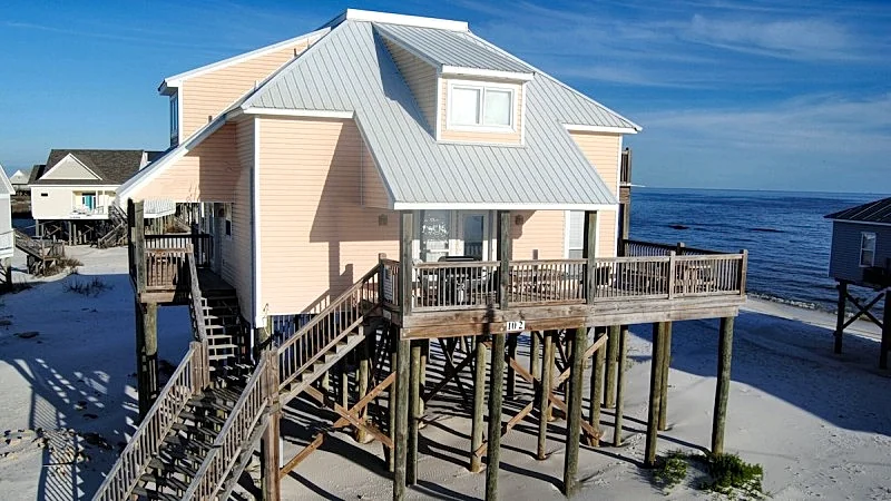 Private dipping Pool, a Game Room, roof-top Crow's Nest - Kowabunga