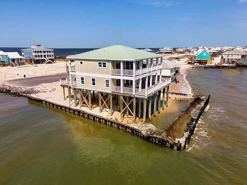 Shamrock Shores - Gulf-front 6 Bedroom Beach House, 2 kitchens, Pet-Friendly