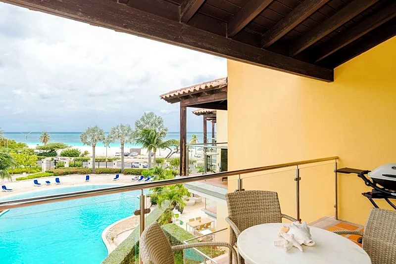 Beachfront - Deluxe View 1BR condo - E323-2
