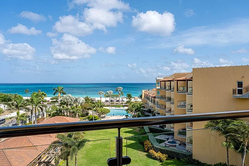 Beachfront- Eagle Beach- Top View 1BR condo - P514