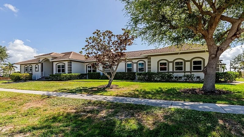 4/3 home on the south end close to beach and shops
