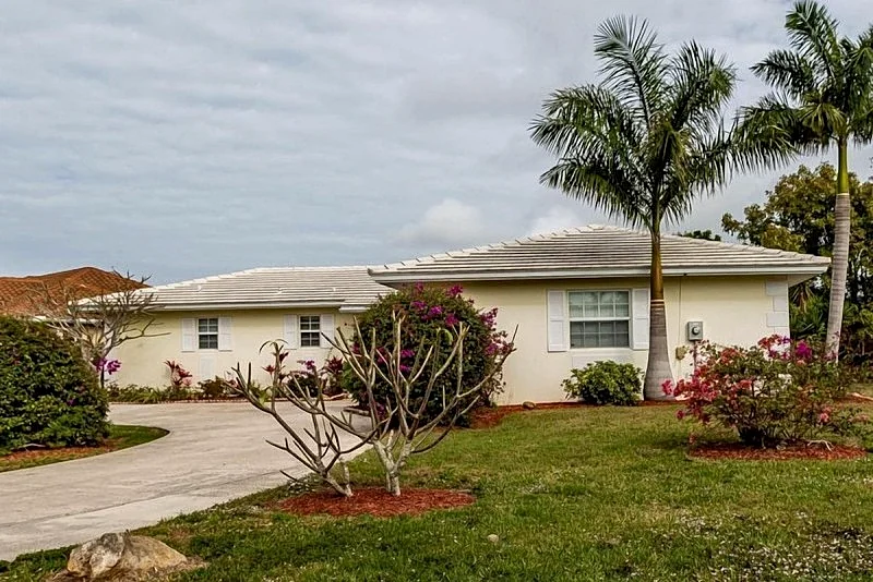 Great 3 bedroom 3 bath home on the golf course.