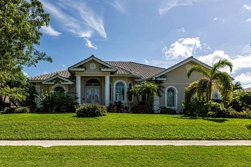 3/2 home Great location close to Tigertail beach