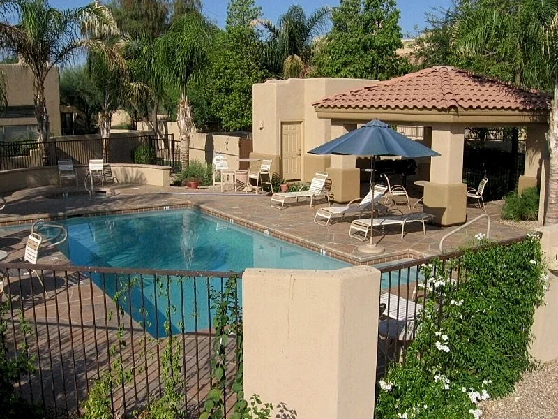 Beautiful central Scottsdale location, golf, restaurants and very convenient