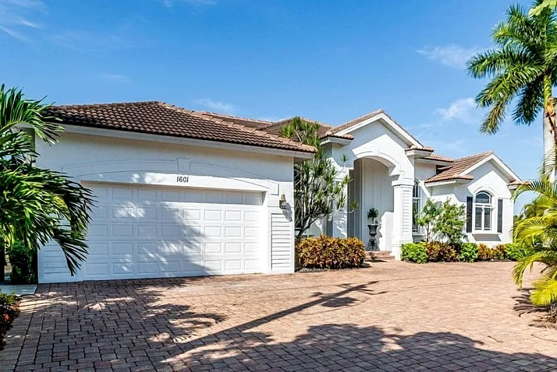 Marco's Charmer: luxury coastal living, magical sunsets, tranquil water...