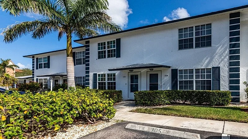 Lovely 2 bedroom 2.5 bath condo